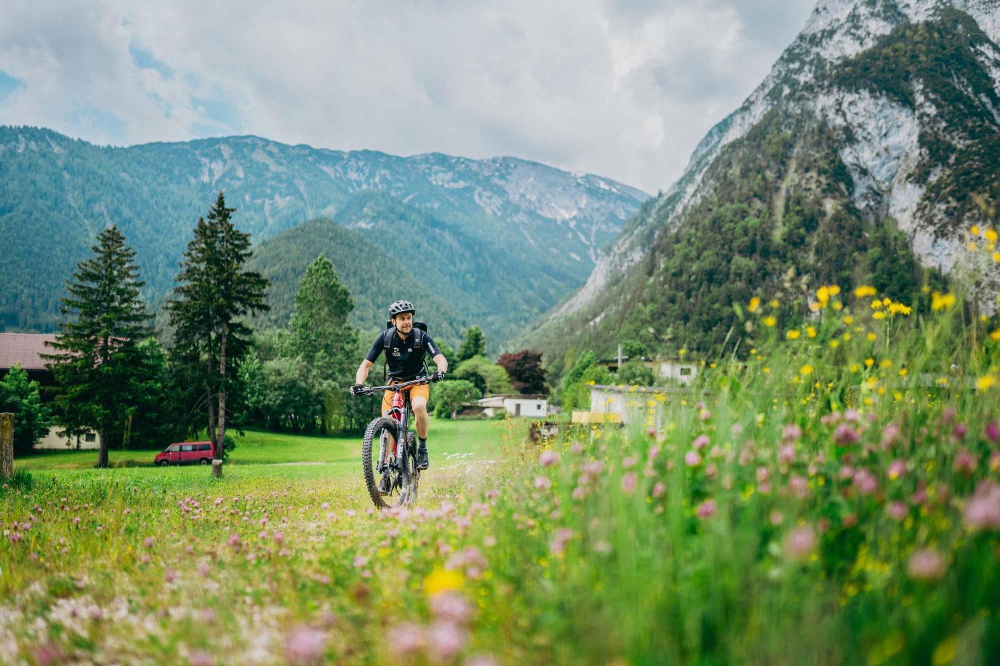 Cocoon - Alpine Boutique Lodge Maurach  Bagian luar foto